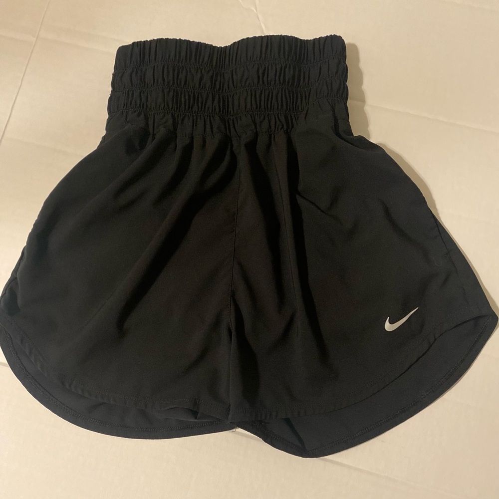 Nike One Women’s DriFit Ultra High Waisted 3” Brief Lined Shorts Size XS